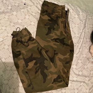 Brand: almost famous size: large color: army green